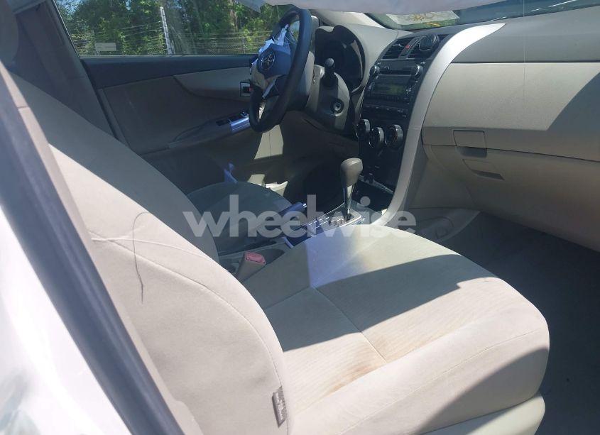 Photo 5 of 2010 Toyota Corolla LE (VIN 1NXBU4EE2AZ189121)