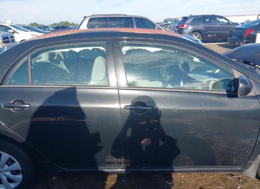 Photo 13 of 2010 Toyota Corolla LE (VIN 1NXBU4EE2AZ227463)