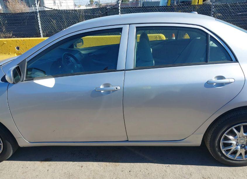 Photo 14 of 2010 Toyota Corolla LE (VIN 1NXBU4EE3AZ186339)