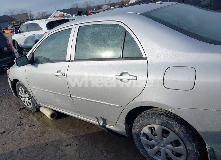 Photo 14 of 2010 Toyota Corolla LE (VIN 1NXBU4EE4AZ165614)