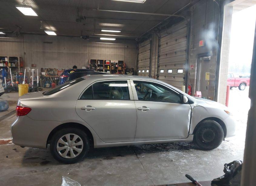 Photo 13 of 2010 Toyota Corolla LE (VIN 1NXBU4EE8AZ165566)
