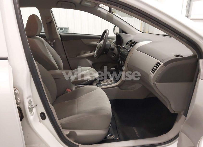 Photo 5 of 2010 Toyota Corolla LE (VIN 1NXBU4EE8AZ186613)