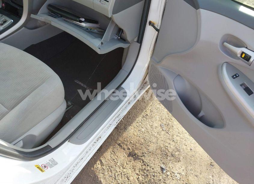 Photo 5 of 2010 Toyota Corolla LE (VIN 1NXBU4EE8AZ329236)