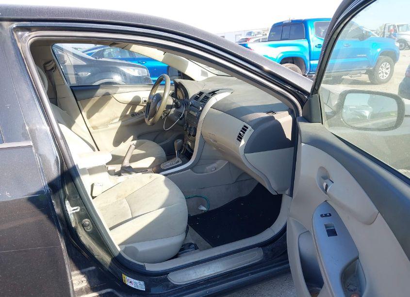 Photo 5 of 2010 Toyota Corolla LE (VIN 1NXBU4EE9AZ318102)