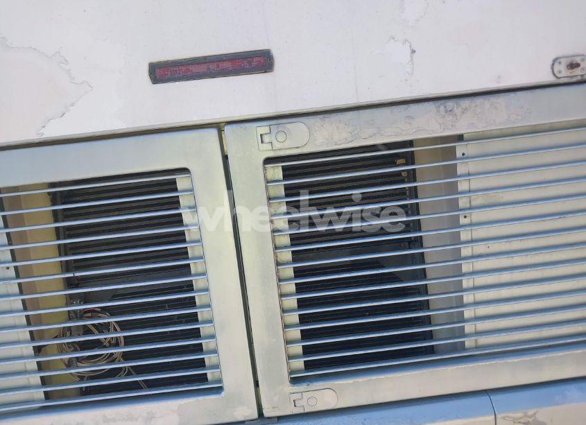 Photo 10 of 2000 Monaco Diplomat N/A (VIN 1RF120614Y2010022)