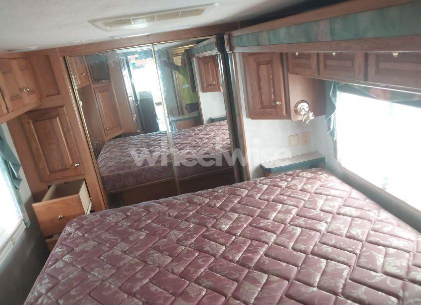 Photo 12 of 2000 Monaco Diplomat N/A (VIN 1RF120614Y2010022)