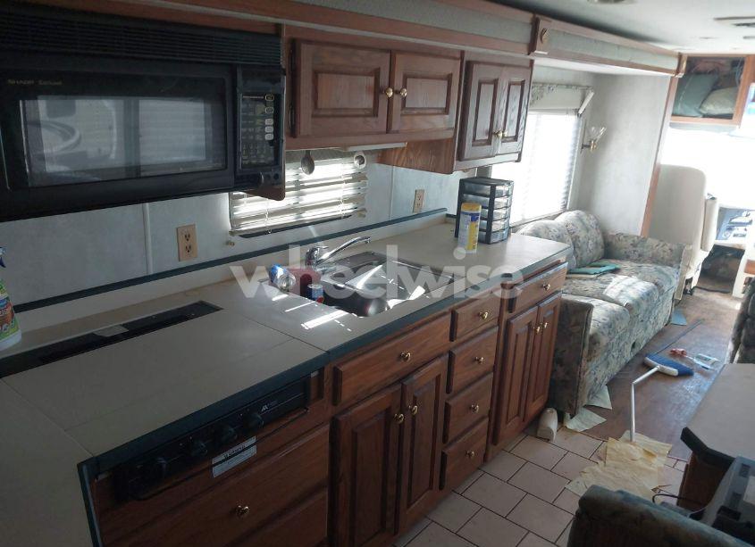 Photo 15 of 2000 Monaco Diplomat N/A (VIN 1RF120614Y2010022)