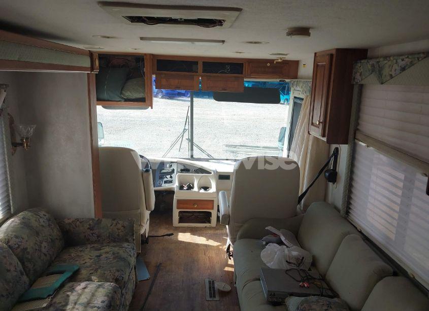 Photo 16 of 2000 Monaco Diplomat N/A (VIN 1RF120614Y2010022)