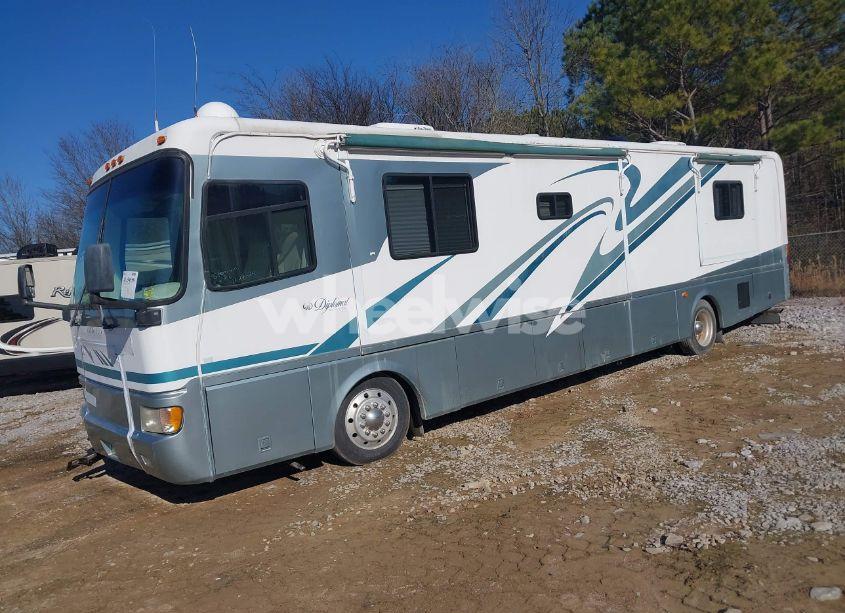 Photo 2 of 2000 Monaco Diplomat N/A (VIN 1RF120614Y2010022)