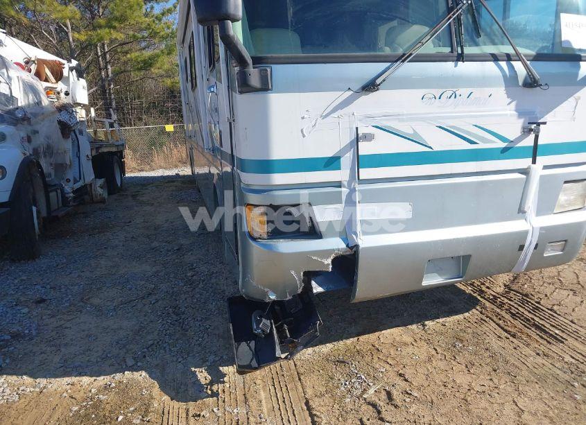 Photo 6 of 2000 Monaco Diplomat N/A (VIN 1RF120614Y2010022)