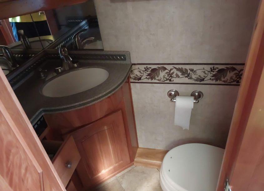 Photo 13 of 2005 Roadmaster Rail MAGNUM B-SERIES AIR (VIN 1RFC9544851032461)