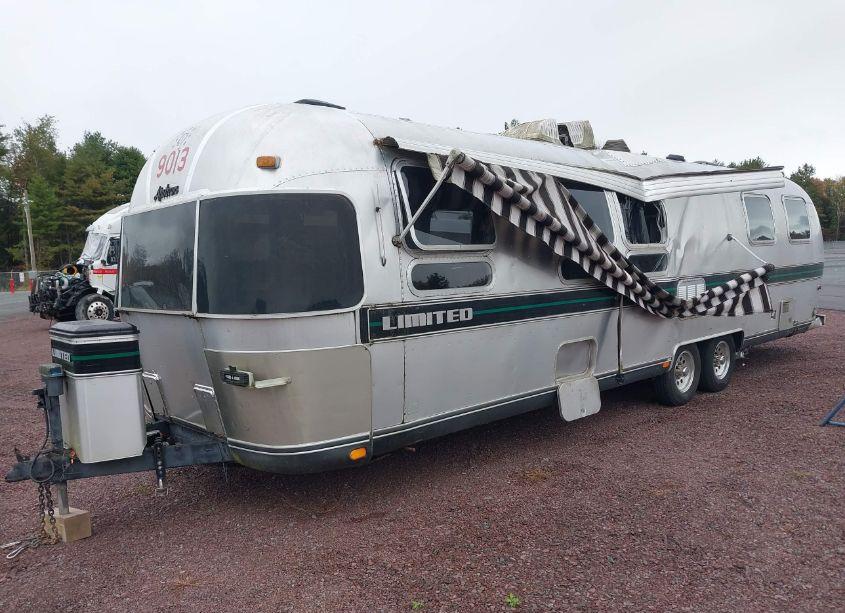 Photo 2 of 1987 Airstream Limited (VIN 1STGLAX26HJ504893)