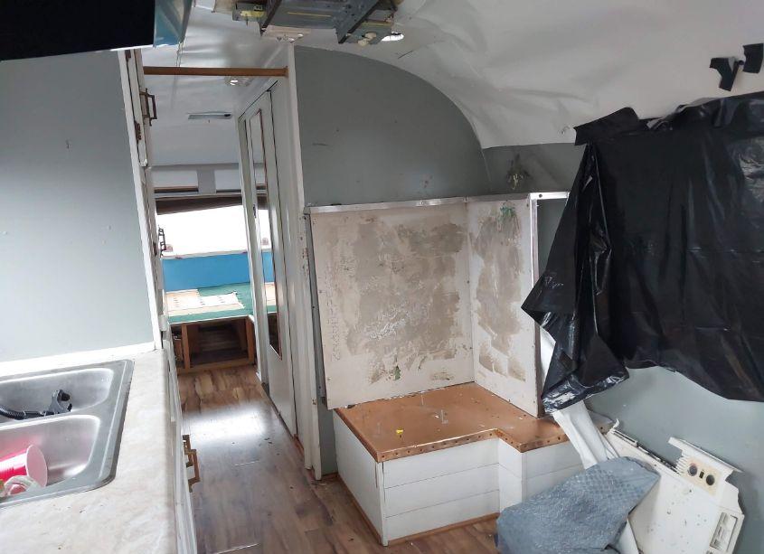 Photo 8 of 1987 Airstream Limited (VIN 1STGLAX26HJ504893)