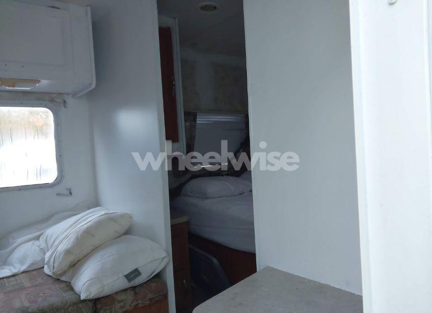 Photo 5 of 2005 Coachmen Other (VIN 1TC2B218253001289)