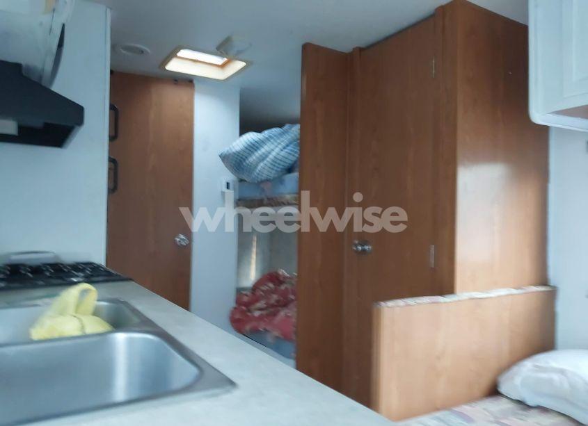 Photo 8 of 2005 Coachmen Other (VIN 1TC2B218253001289)