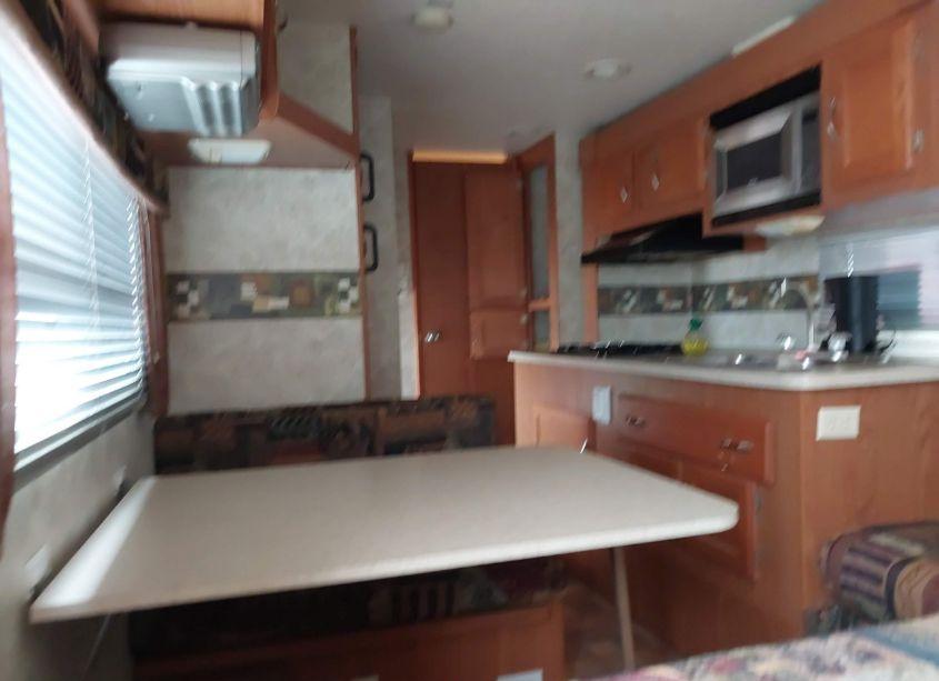 Photo 6 of 2005 Coachmen Capri (VIN 1TC2B483753001679)