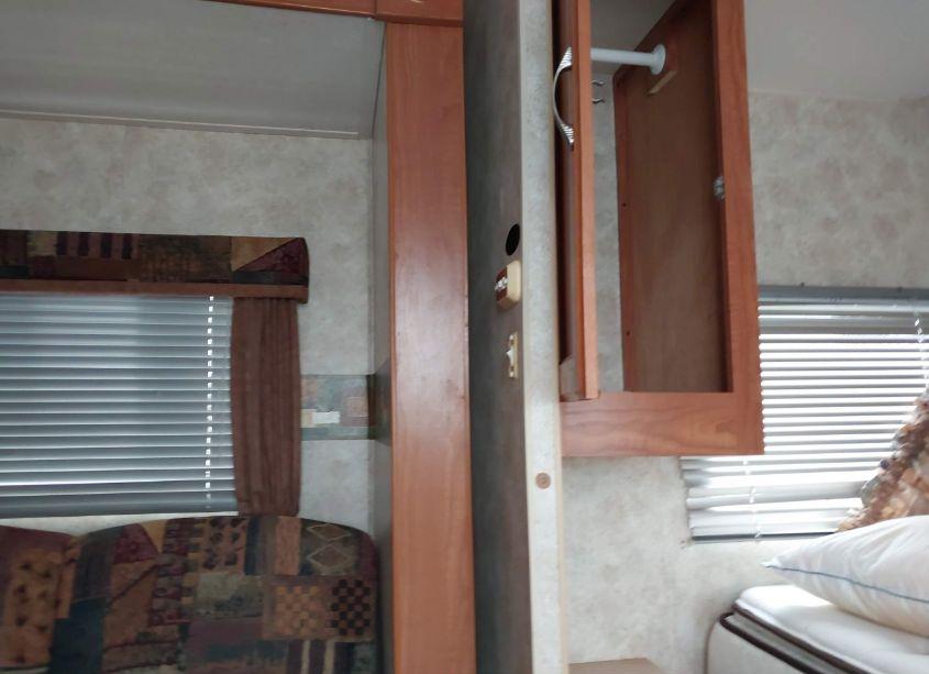 Photo 7 of 2005 Coachmen Capri (VIN 1TC2B483753001679)