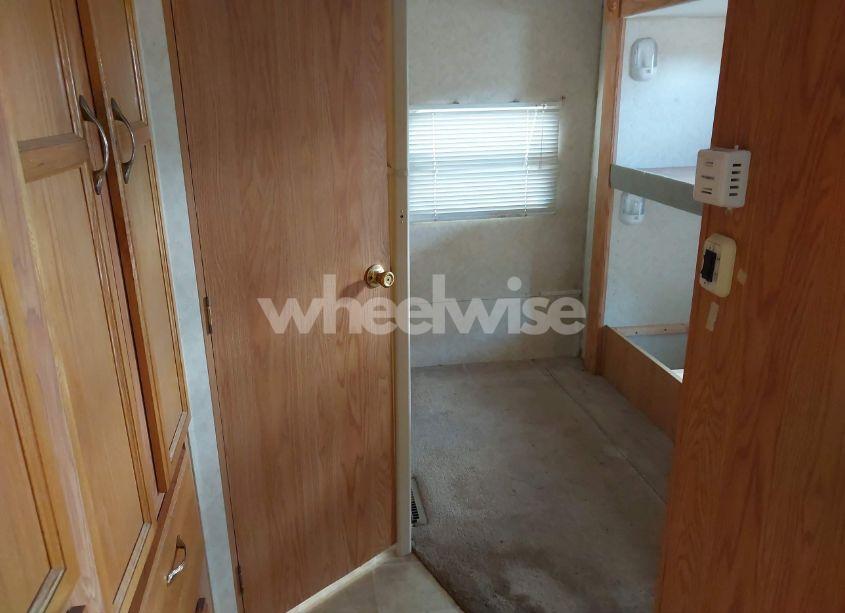 Photo 14 of 2005 Jayco Jay FLIGHT TRAVEL TRAILER (VIN 1UJBJ02R451EJ0676)