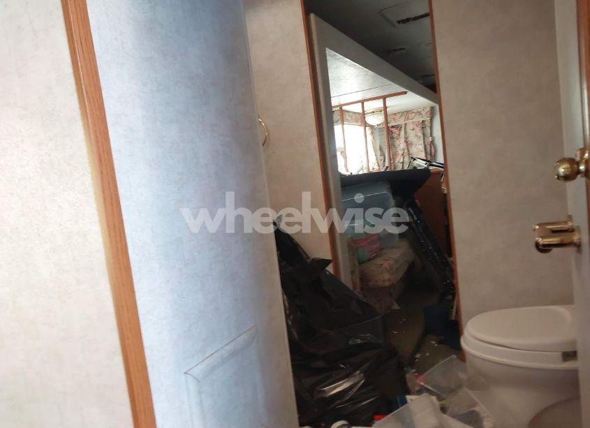 Photo 8 of 1998 Jayco Designer N/A (VIN 1UJBJ0ZP8W1SA0106)