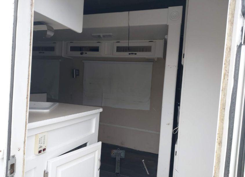 Photo 5 of 2002 Jayco Eagle (VIN 1UJCJ02R225L80082)