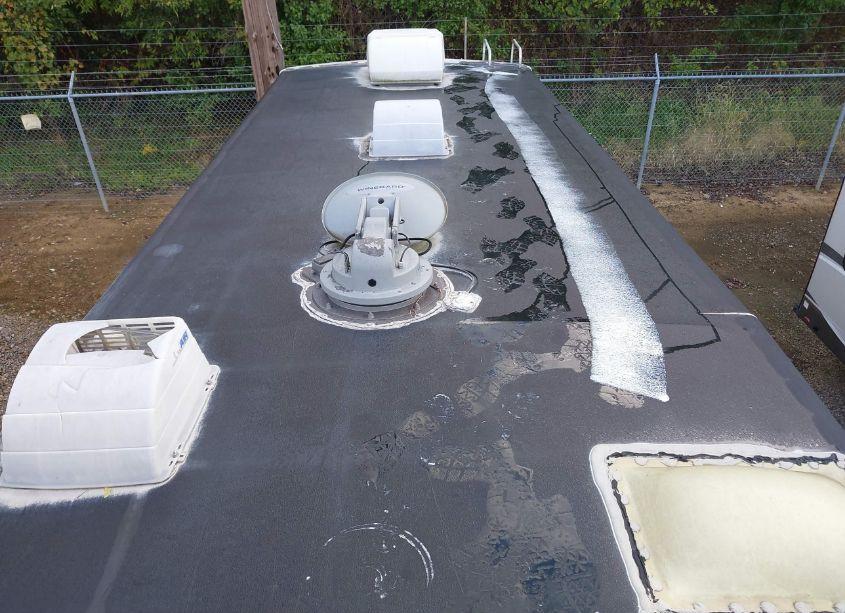 Photo 15 of 2005 Jayco Designer 31RLTS (VIN 1UJCJ02R251SG0130)