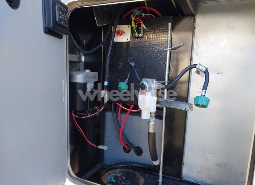 Photo 11 of 2020 Jayco Other N/A (VIN 1UJCJ0BV3L1RR0093)