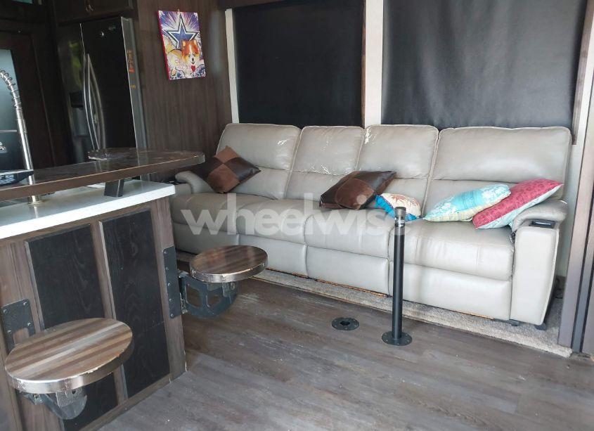 Photo 5 of 2018 Jayc Seismic N/A (VIN 1UJCJSCV0J19G0102)