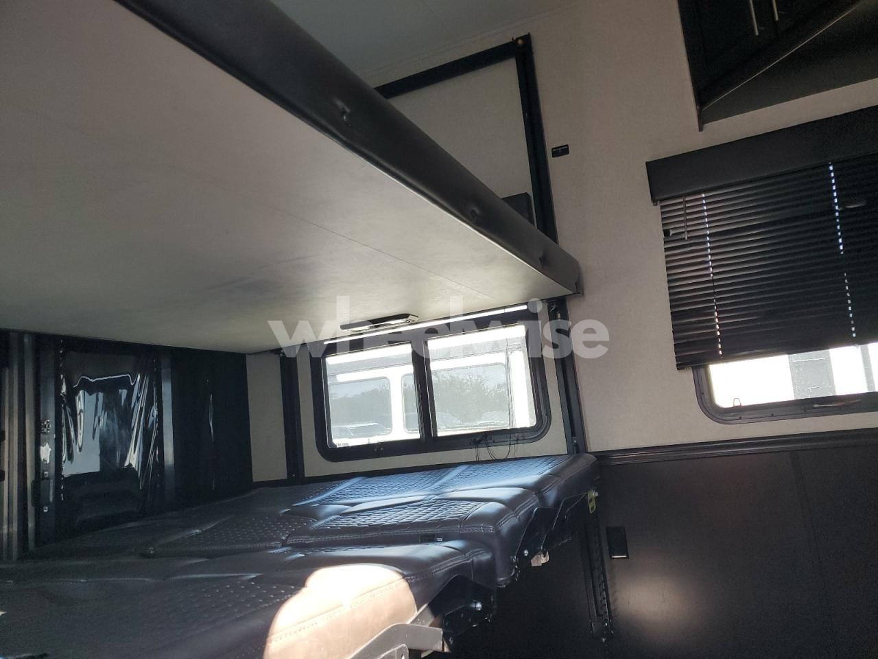 Photo 6 of 2017 JAYCO SEISMIC N/A (VIN 1UJCJSCV4H19N0106)