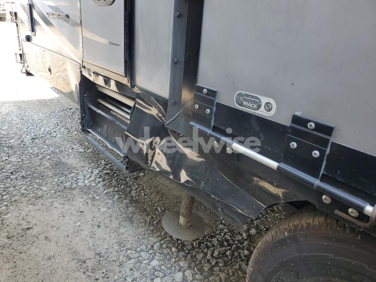 Photo 9 of 2017 JAYCO SEISMIC N/A (VIN 1UJCJSCV4H19N0106)