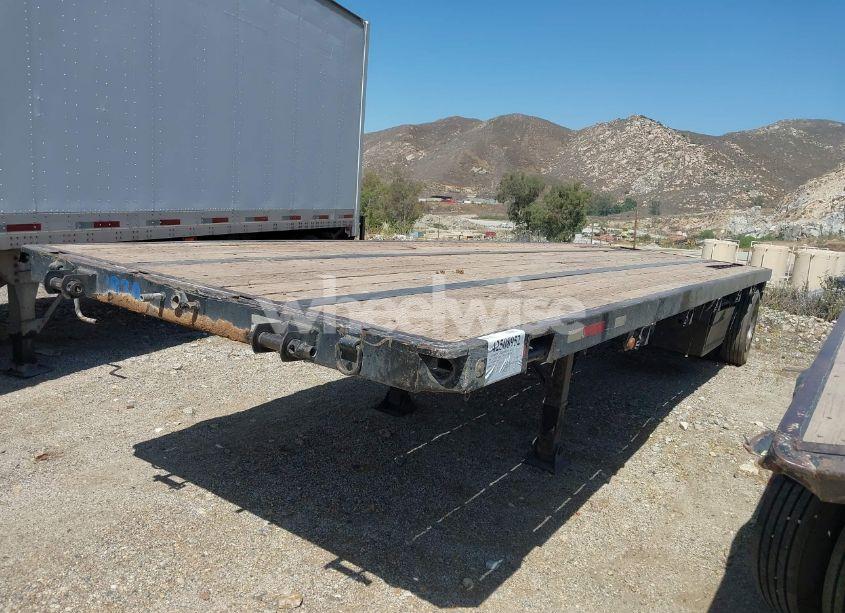 Photo 2 of 1998 Utility Trailer MFG UNKNOWN (VIN 1UYFS1294WA253509)