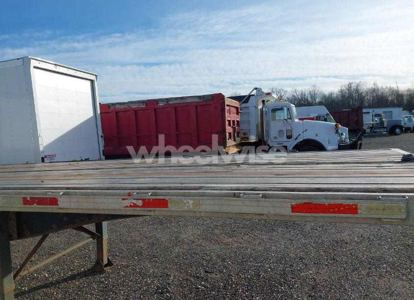 Photo 5 of 2000 Utility Trailer MFG (VIN 1UYFS2483YA938601)