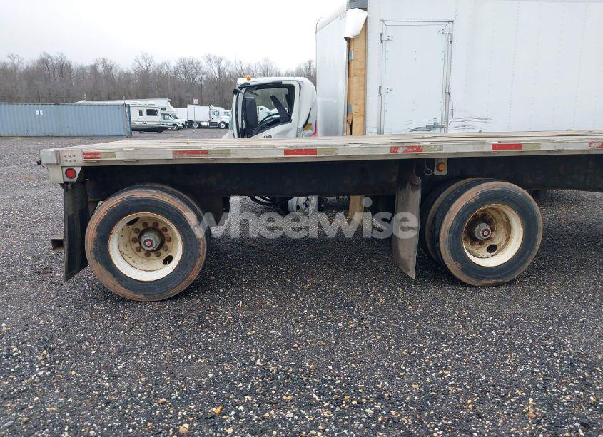 Photo 7 of 2000 Utility Trailer MFG (VIN 1UYFS2483YA938601)