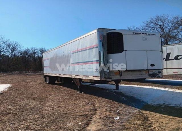 Photo 2 of 2009 Utility Trailer MFG TRAILER (VIN 1UYVS128X9M746701)