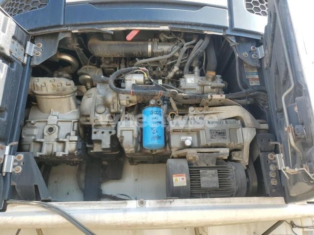 Photo 2 of 2016 UTILITY VS2RA REFRIGERATED VAN TRAILER (VIN 1UYVS2530GU539091)