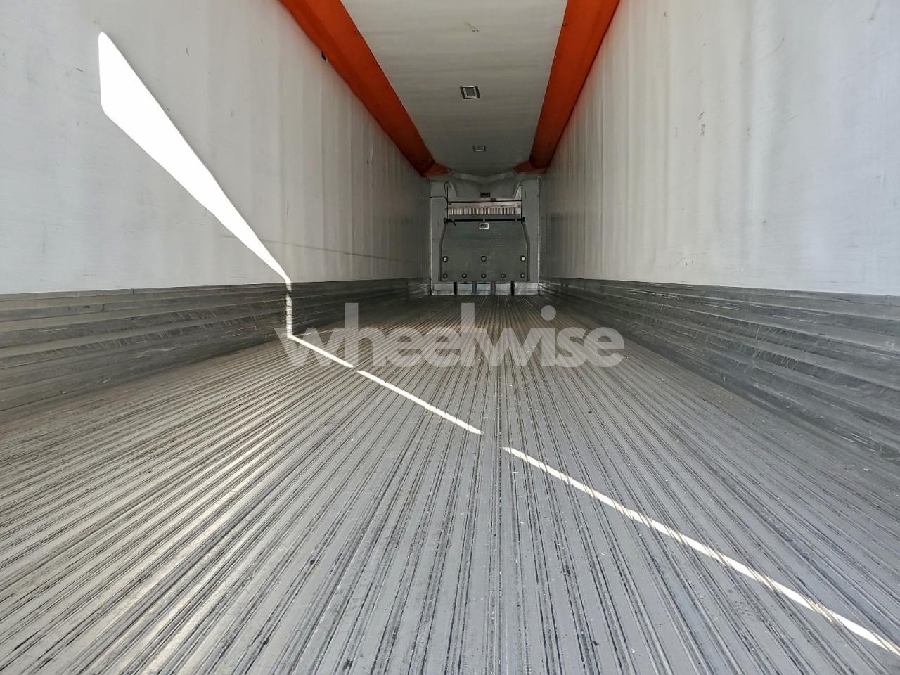 Photo 5 of 2018 UTILITY REEFER TRLR - REFRIGERATED VAN TRAILER (VIN 1UYVS2538K6715107)