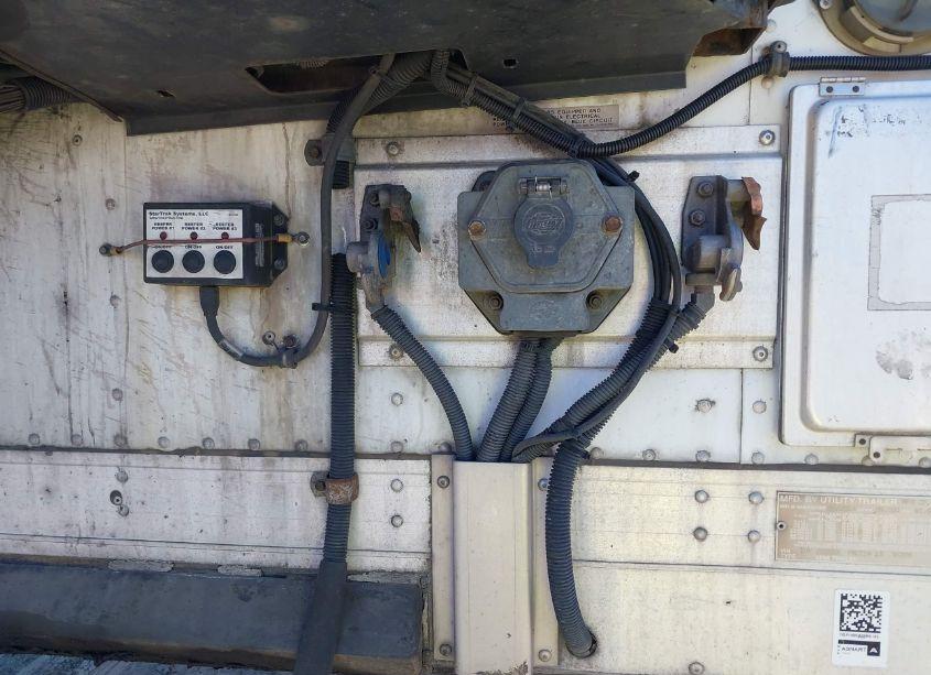 Photo 12 of 2015 Utility Trailer MFG UTILITY TRAILER MFG (VIN 1UYVS253XFM271813)