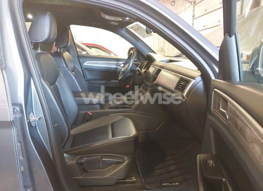 Photo 5 of 2020 Volkswagen Atlas CROSS SPORT 3.6L V6 SE W/TECHNOLOGY/3.6L V6 SE W/TECHNOLOGY R-LINE (VIN 1V25E2CA9LC217166)