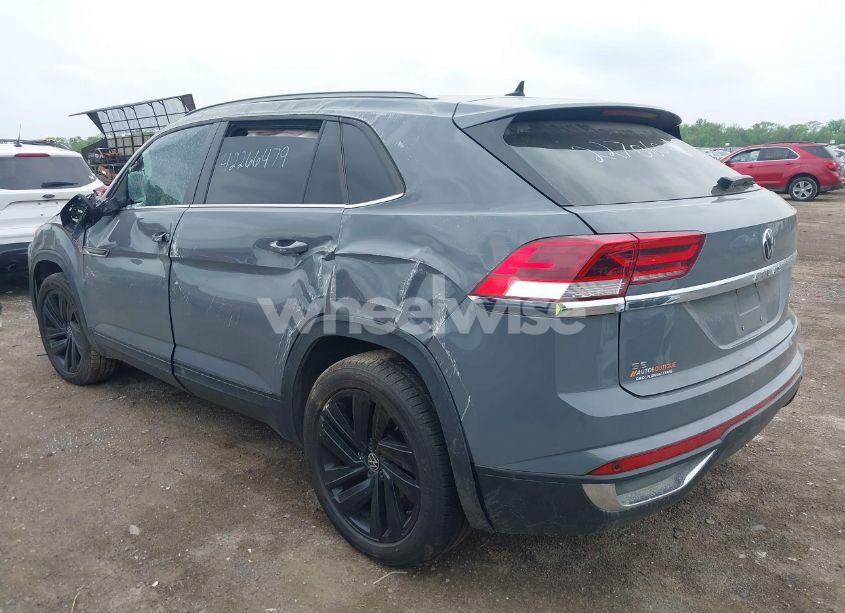 Photo 3 of 2020 Volkswagen Atlas CROSS SPORT 2.0T SE W/TECHNOLOGY/2.0T SE W/TECHNOLOGY R-LINE (VIN 1V26C2CA7LC227060)