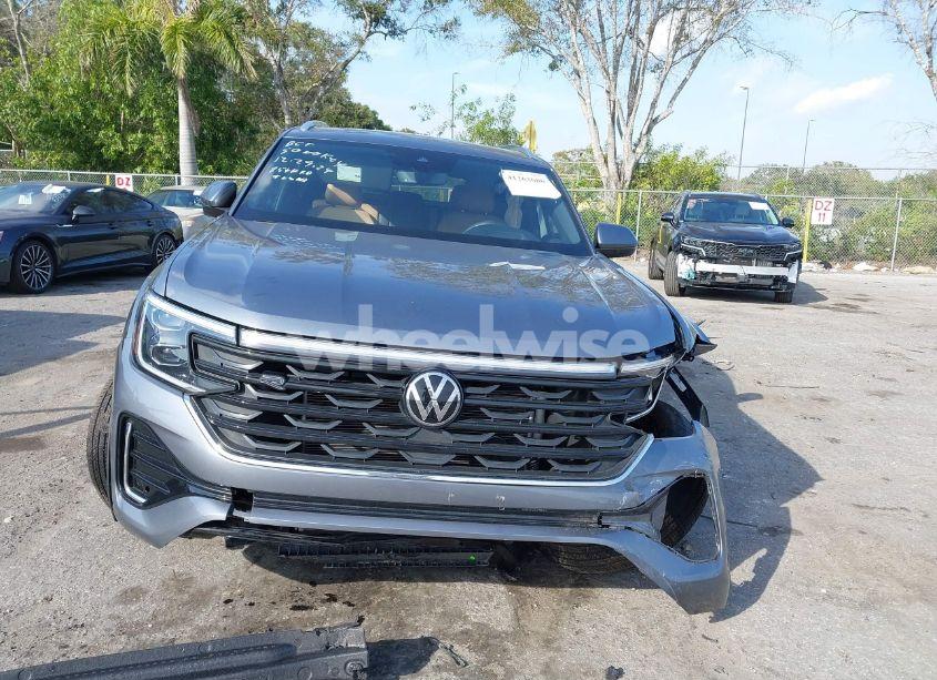 Photo 13 of 2024 Volkswagen Atlas CROSS SPORT 2.0T SEL R-LINE (VIN 1V2AE2CA0RC219282)