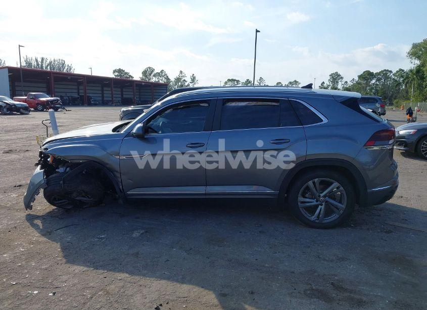 Photo 15 of 2024 Volkswagen Atlas CROSS SPORT 2.0T SEL R-LINE (VIN 1V2AE2CA0RC219282)