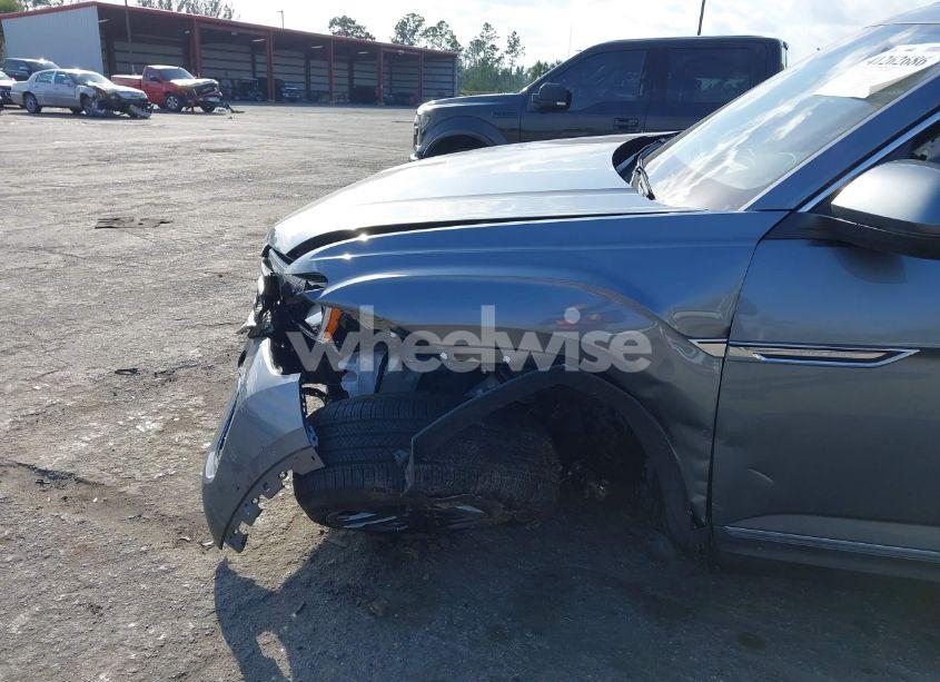 Photo 6 of 2024 Volkswagen Atlas CROSS SPORT 2.0T SEL R-LINE (VIN 1V2AE2CA0RC219282)