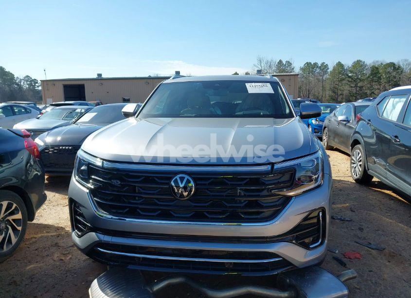 Photo 13 of 2024 Volkswagen Atlas CROSS SPORT 2.0T SEL R-LINE (VIN 1V2AE2CA0RC236647)