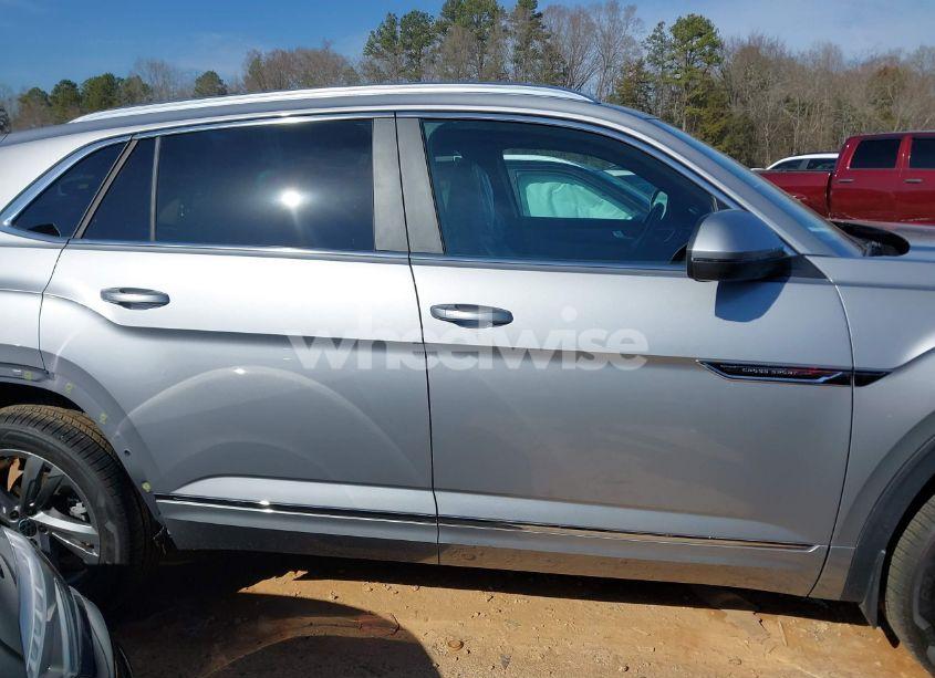 Photo 14 of 2024 Volkswagen Atlas CROSS SPORT 2.0T SEL R-LINE (VIN 1V2AE2CA0RC236647)