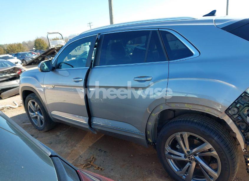 Photo 15 of 2024 Volkswagen Atlas CROSS SPORT 2.0T SEL R-LINE (VIN 1V2AE2CA0RC236647)