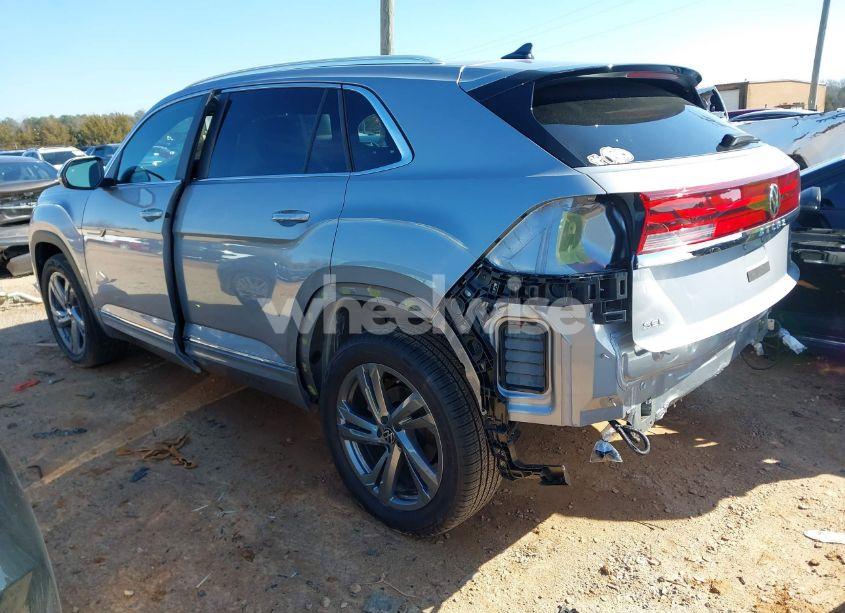 Photo 3 of 2024 Volkswagen Atlas CROSS SPORT 2.0T SEL R-LINE (VIN 1V2AE2CA0RC236647)