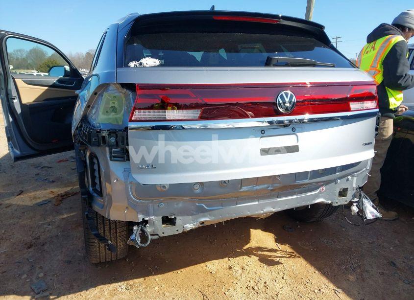 Photo 6 of 2024 Volkswagen Atlas CROSS SPORT 2.0T SEL R-LINE (VIN 1V2AE2CA0RC236647)