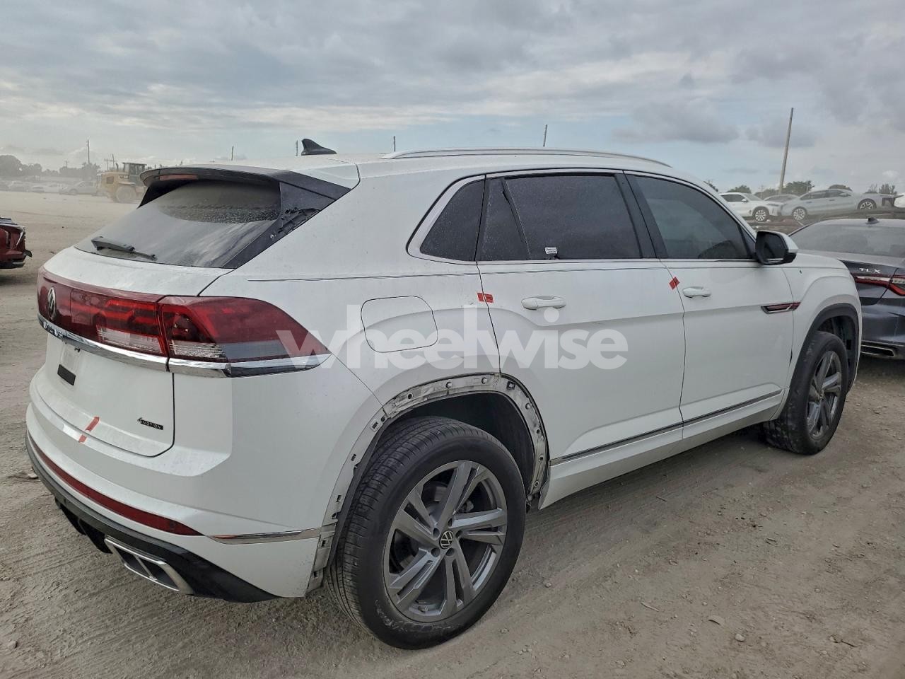 Photo 3 of 2024 VOLKSWAGEN ATLAS CROSS SPORT SEL R-LINE (VIN 1V2AE2CA6RC238998)