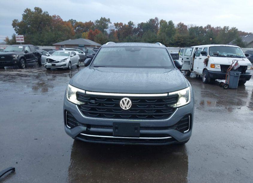 Photo 13 of 2024 Volkswagen Atlas CROSS SPORT 2.0T SEL R-LINE (VIN 1V2AE2CA6RC252092)