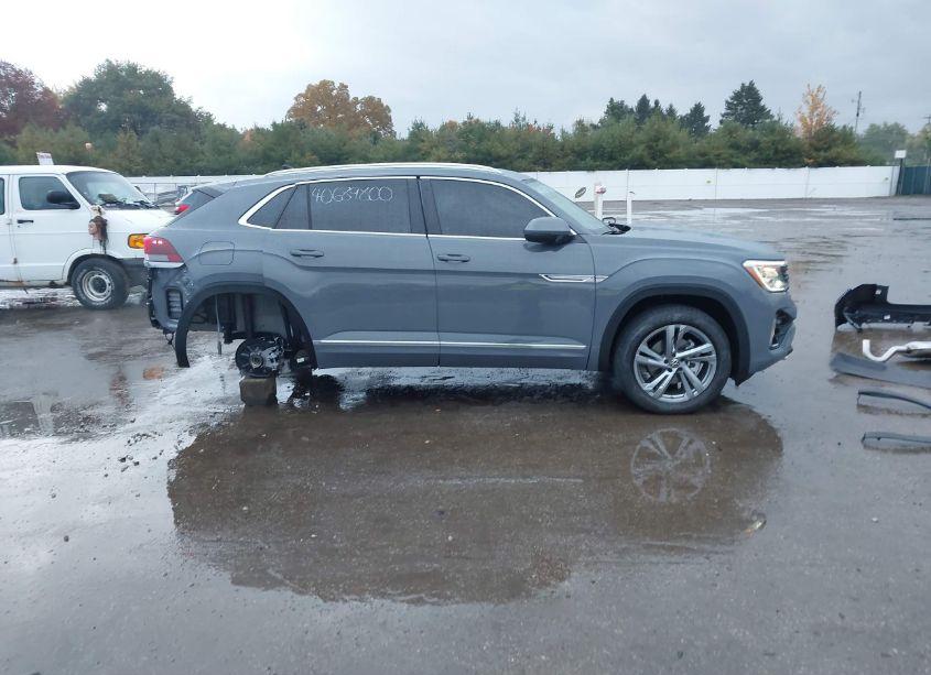 Photo 14 of 2024 Volkswagen Atlas CROSS SPORT 2.0T SEL R-LINE (VIN 1V2AE2CA6RC252092)