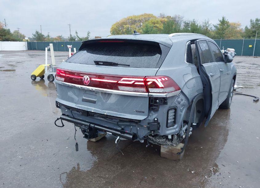 Photo 4 of 2024 Volkswagen Atlas CROSS SPORT 2.0T SEL R-LINE (VIN 1V2AE2CA6RC252092)